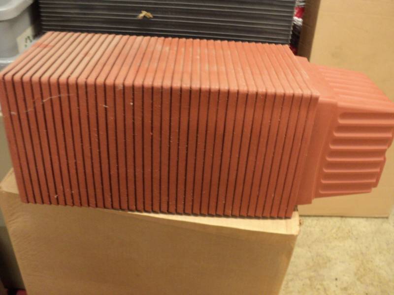 lot 87 image: 45 Pots 9 square...