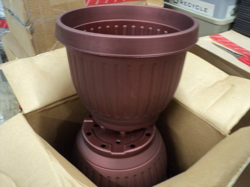 lot 90 image: Case of 20 Urns- 12 Diameter 11 H...