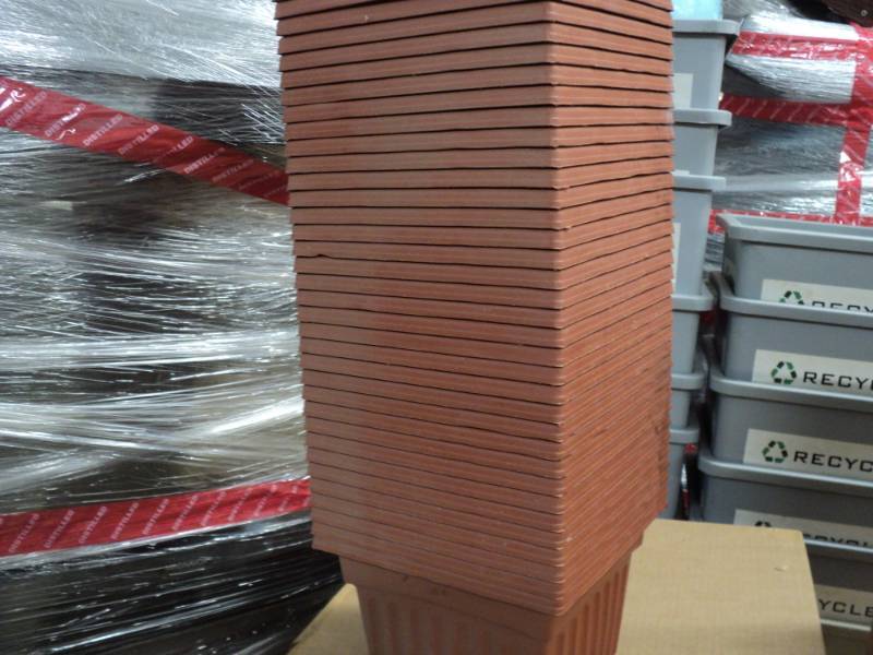 lot 93 image: 35 Pots 9 square...