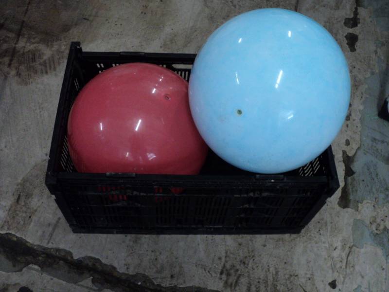 lot 98 image: Collapsible Plastic Crate and misc....