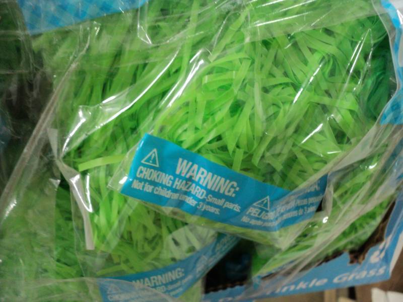 lot 114 image: Easter Grass 1 Box Crinkle Lime Gre...