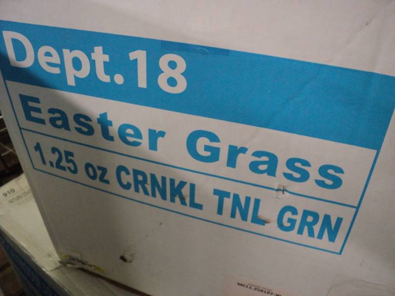 lot 115 image: Easter Grass 1 Box Crinkle Lime Gre...