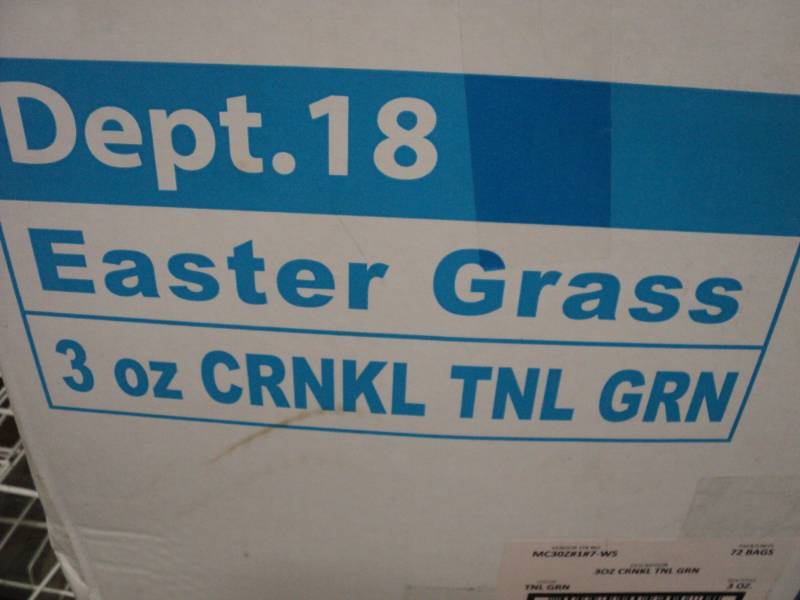 lot 118 image: Easter Grass 1 Box of 3.0 oz Bags G...