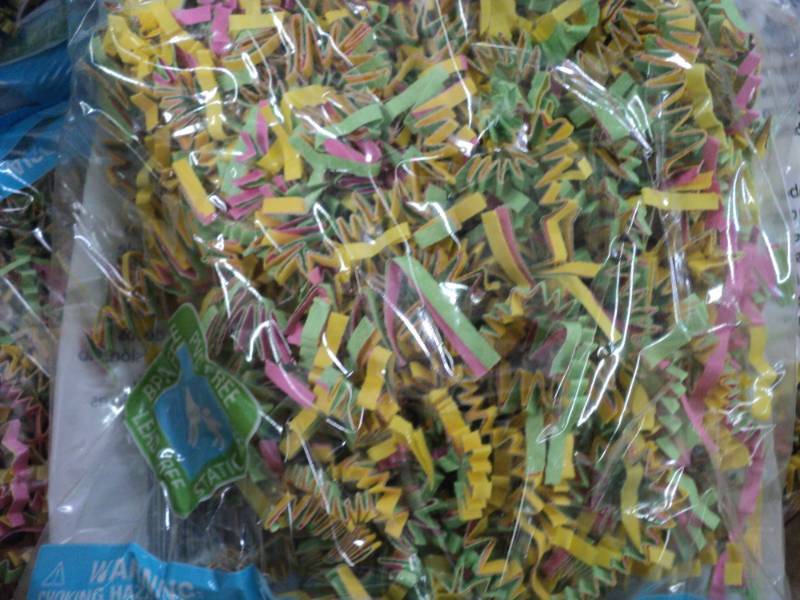lot 119 image: Easter Grass 1 box of 1.25 oz bags ...