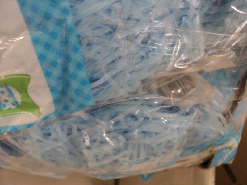 lot 121 image: Easter Grass 1 box of 1.25 oz bags ...