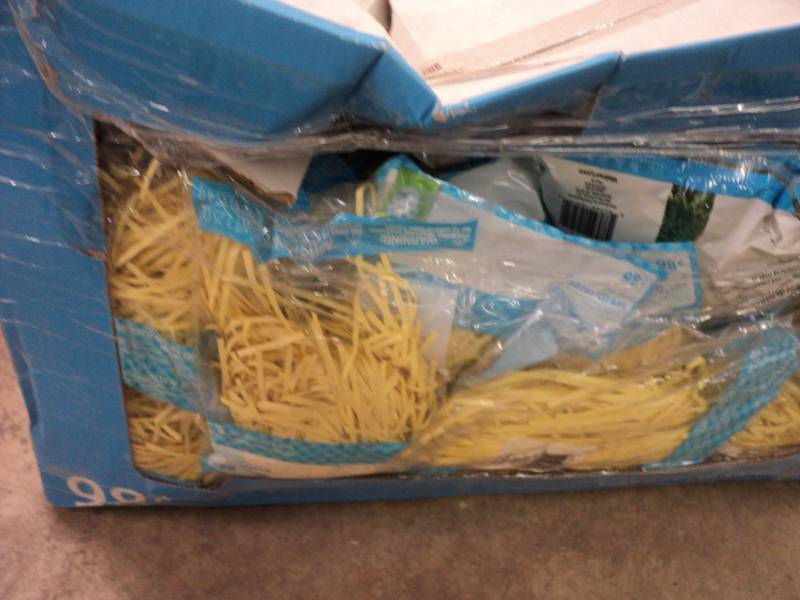 lot 122 image: Easter Grass 1 box of 1.25 oz bags ...
