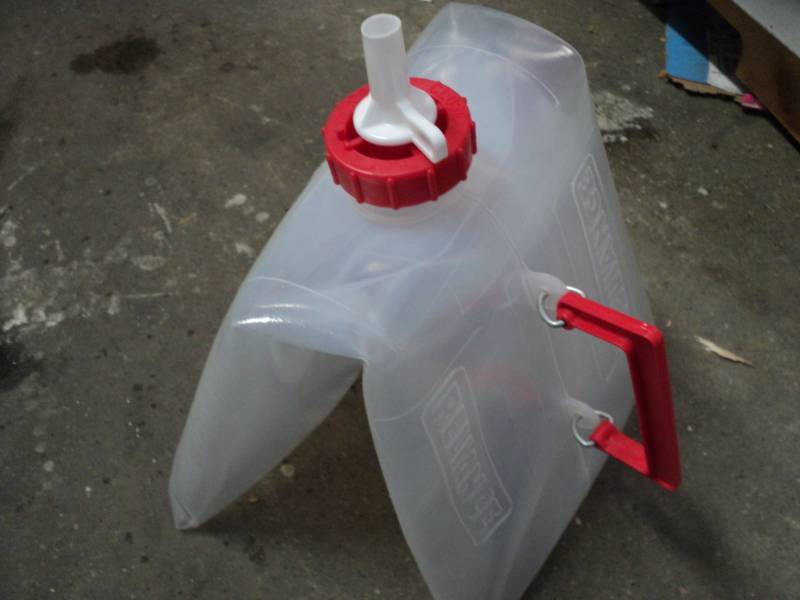 lot 140 image: Lot of 10 Collapsible Plastic Water...