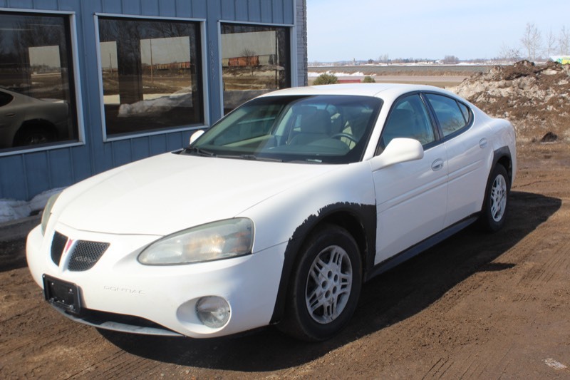 lot 3534 image: 2004 Pontiac Grand Prix GT