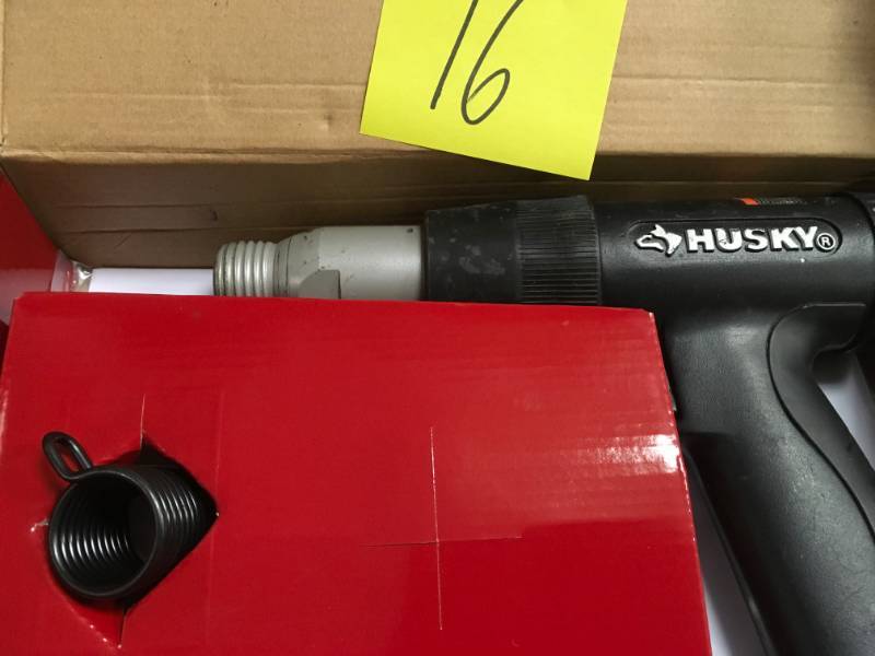 lot 16 image: Husky Vibration Damped Medium Stroke Air Hammer in good working condition