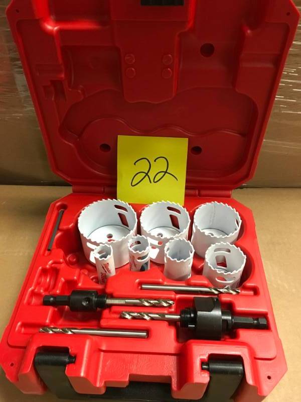 lot 22 image: Milwaukee Hole Dozer General Purpose Bi-Metal Hole Saw Set in good condition