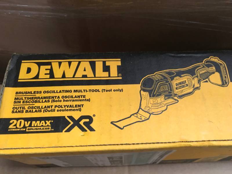 lot 29 image: DEWALT 20-Volt MAX Lithium-Ion Cordless Oscillating Multi-Tool (Tool-Only) in good working condition