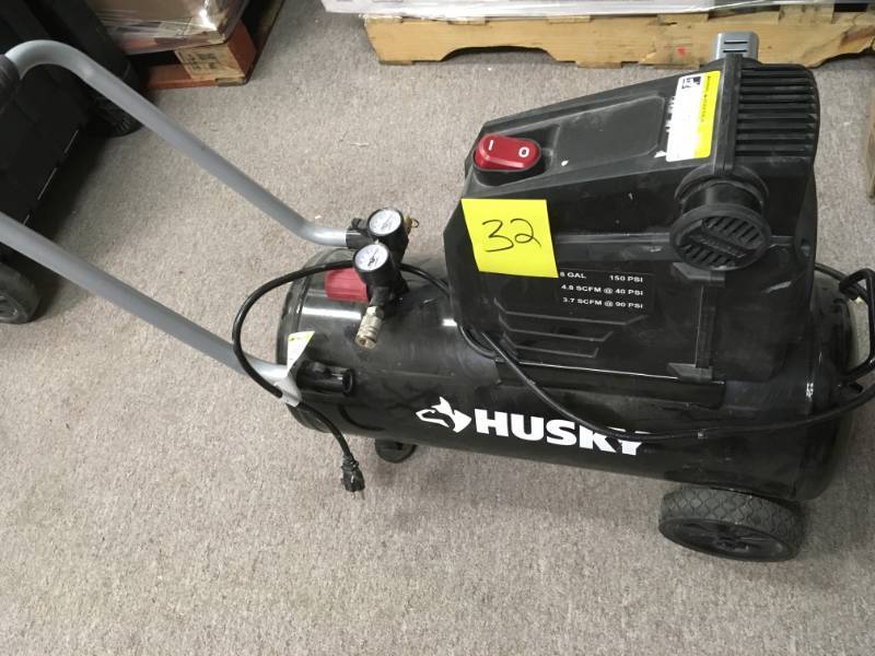 lot 32 image: Husky 8G 150 PSI Hotdog Air Compressor