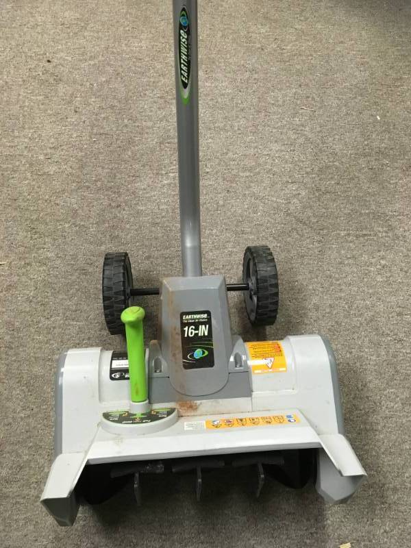 lot 36 image: Earthwise 16 in. 12 Amp Corded Electric Snow Shovel in good working condition