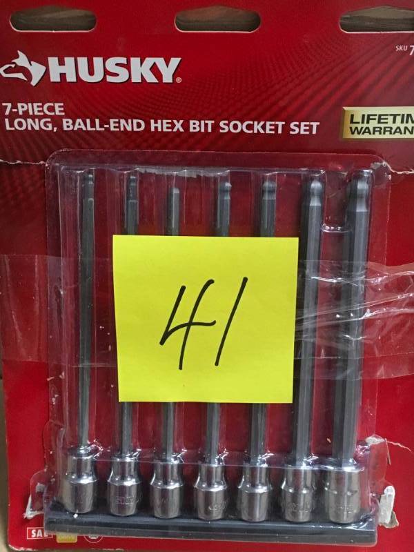 lot 41 image: Husky 38 in. Drive SAE Long Ball Hex Bit Socket Set in good condition