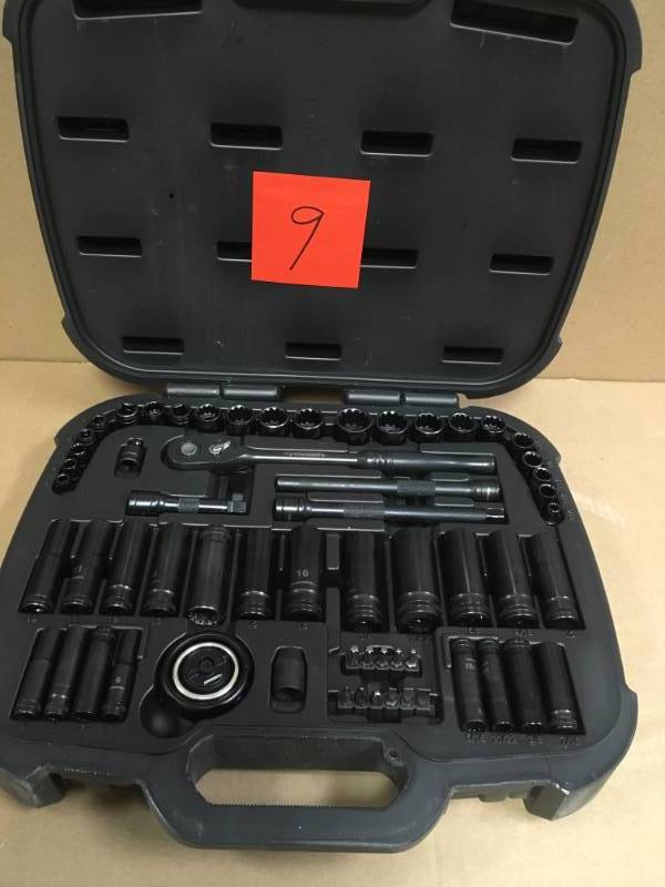 lot 9 image: Husky 38 in. Drive 100-Position Universal SAE and Metric Mechanics Tool Set (60-Piece) in good working condition