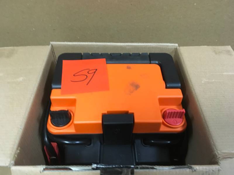 lot 59 image: BLACK  DECKER JS75C2PB 750 Amp Portable Power Station in good condition