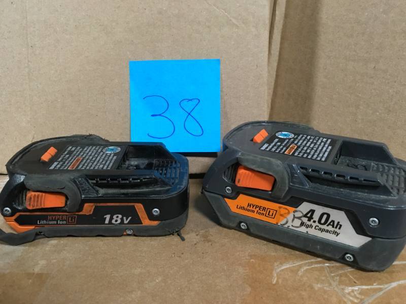 lot 38 image: ONE Ridgid 18-volt Battery 4.0ah Hyper Li-ion PLUS ONE RIDGID R840085 18V LITHIUM-ION BATTERY HYPER USED in very good condition