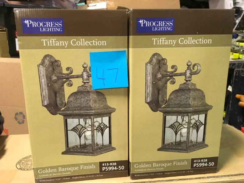 lot 47 image: Progress Lighting P5994-50 1-Light Wall Bracket with Water Patterned Glass and Faux Tiffany Art Glass Accents, Golden Baroque QTY 2 in very good condition