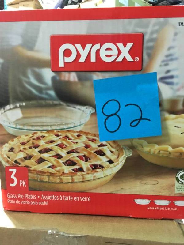 lot 82 image: Pyrex 3-Pack Easy Grab Glass Pie Plate not used