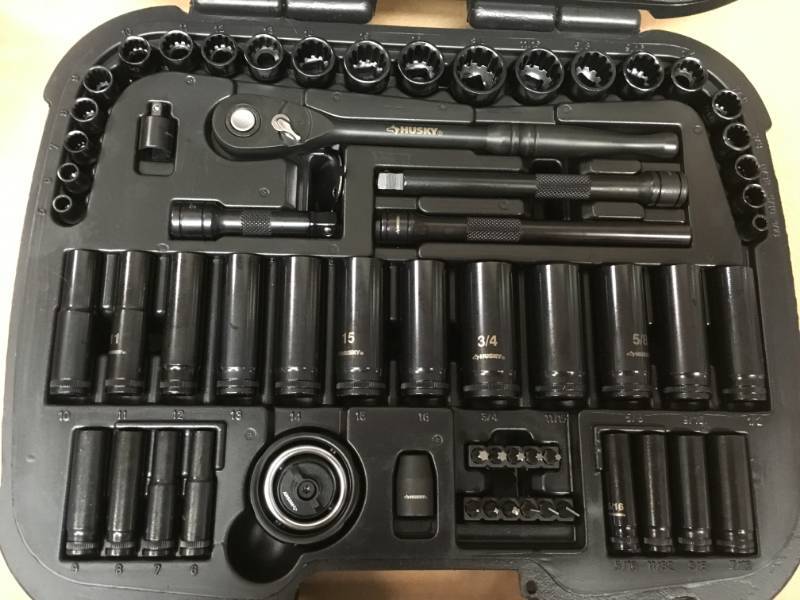 lot 5 image: Husky 38 in. Drive 100-Position Universal SAE and Metric Mechanics Tool Set (60-Piece)  in very good condition