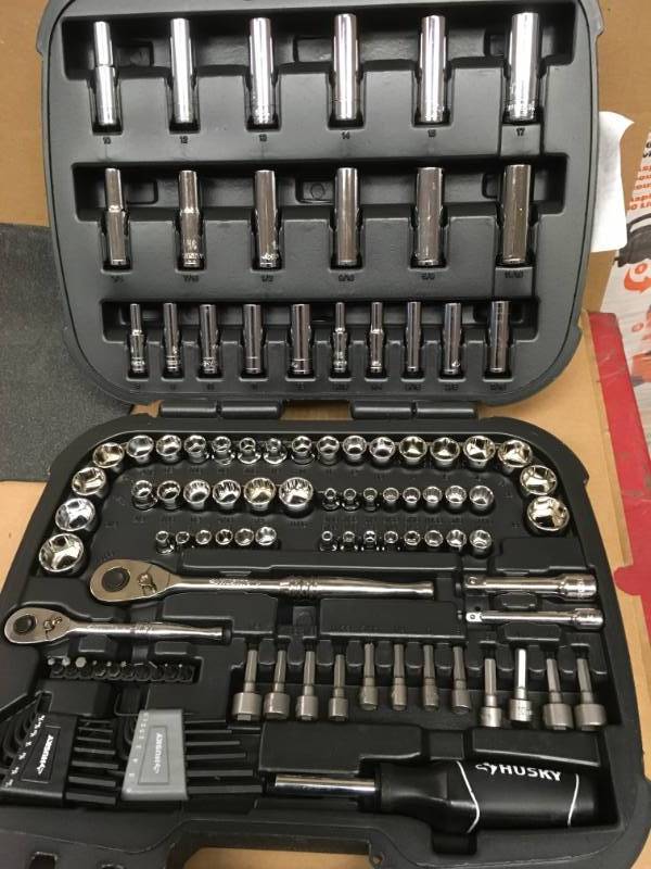 lot 6 image: Husky Mechanics Tool Set (111-Piece)  in very good condition