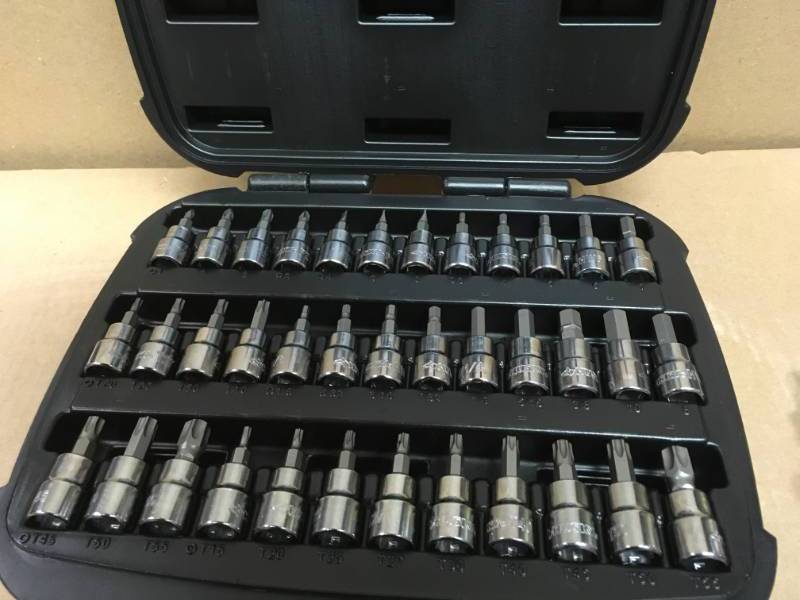 lot 9 image: Husky 38 in. Drive Master Bit Socket Set (37-Piece)  in very good condition