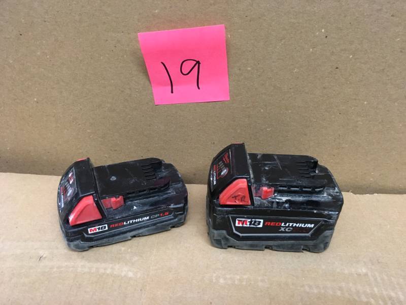 lot 19 image: ONE Milwaukee 48-11-1811 M18 REDLITHIUM CP1.5 Battery PLUS ONE M18 REDLITHIUM XC Extended Capacity Battery USED  in very good condition