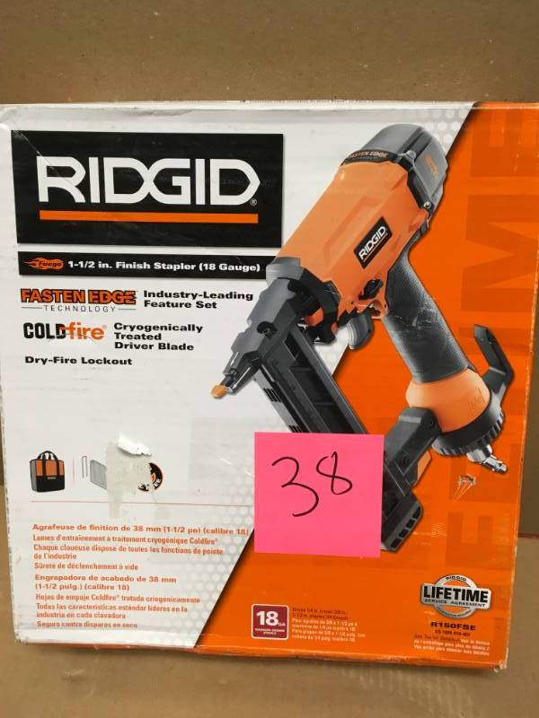 lot 38 image: RIDGID 18-Gauge 1-12 in. Finish Stapler, Contractors Bag and (200) Staples  in very good condition