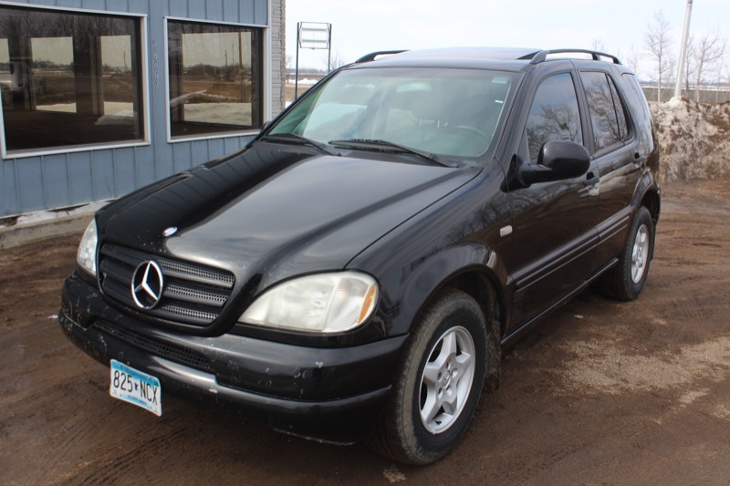 2000 Mercedes-Benz M Class ML320 AWD