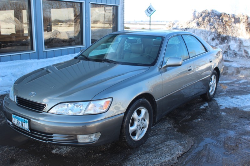 lot 3542 image: 1997 Lexus ES 300