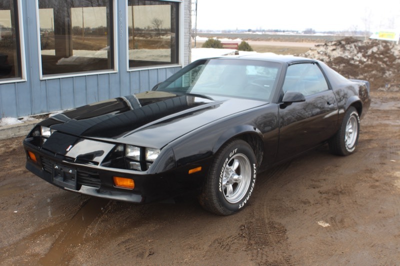 lot 3545 image: 1986 Chevrolet Camaro - 62,302 Miles - 5 Speed - T Top -