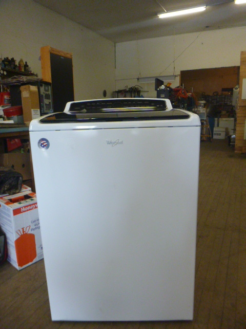 lot 4 image: Whirlpool Cabrio Top Load Wash Machine