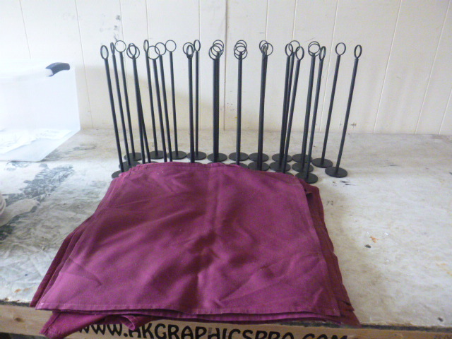 lot 11 image: Table Sign Holders and Cloth Napkins