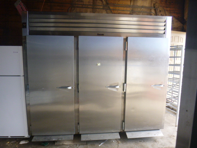 lot 1 image: Traulsen 3 Door Roll-In Freezer
