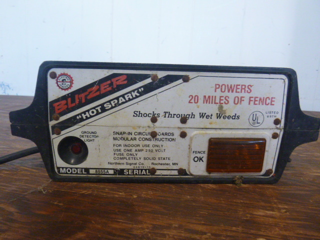 lot 21 image: Blitzer Electric Fencer