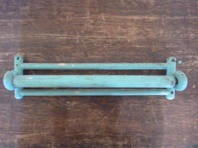 lot 24 image: Rare Antique Towel Roller