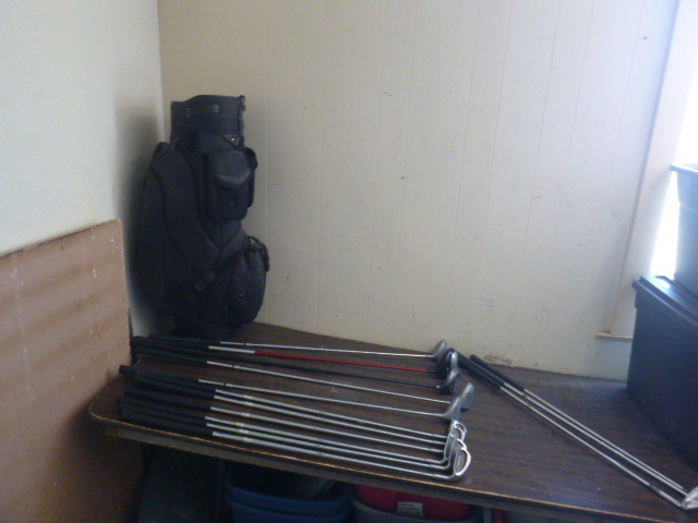 lot 38 image: Pro Select Golf Bag with Clubs