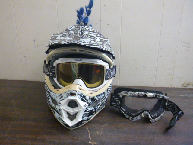 lot 40 image: Victory F2 Carson Hevlar Racing Helmet