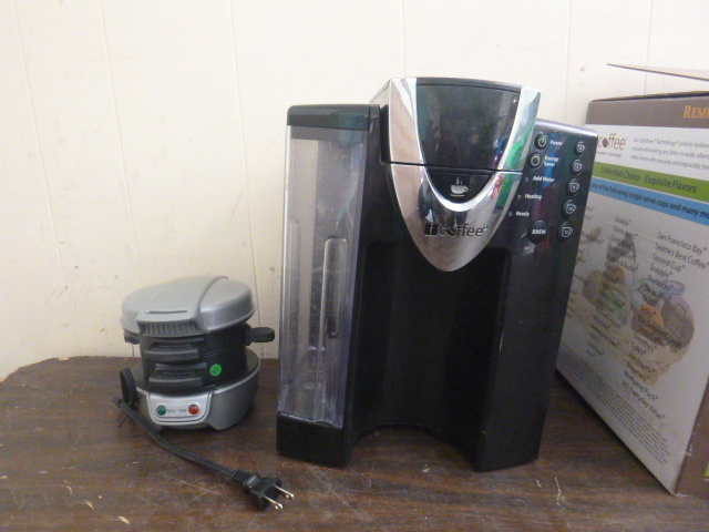 lot 44 image: Coffee Maker and Sandwich Maker