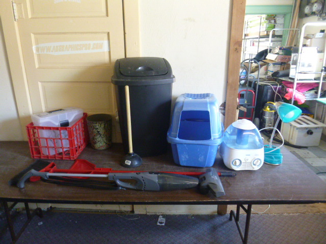 lot 48 image: Miscellaneous Household Items