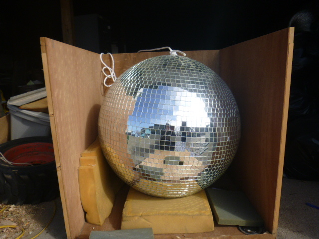 lot 59 image: Disco Ball