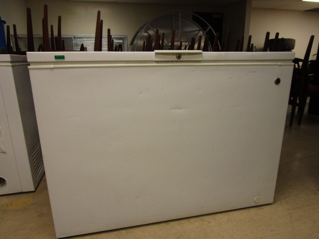 lot 106 image: GE CHEST FREEZER