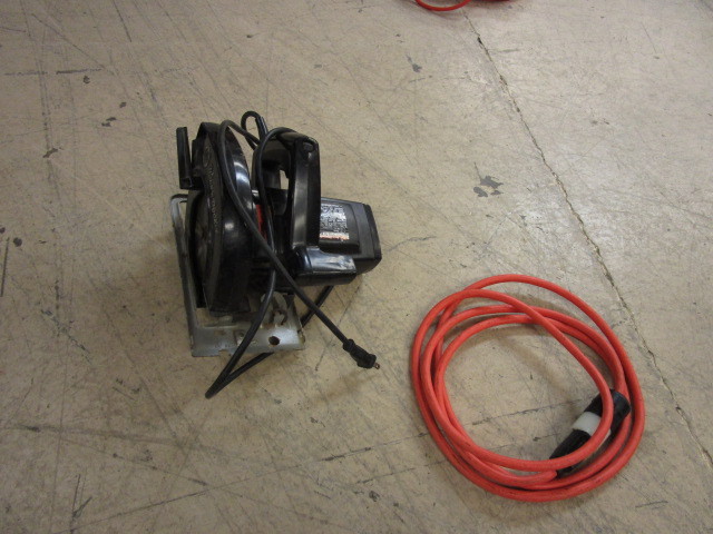 lot 119 image: BLACK AND DECKER CIRCULAR SAW WITH EXTENSION CORD