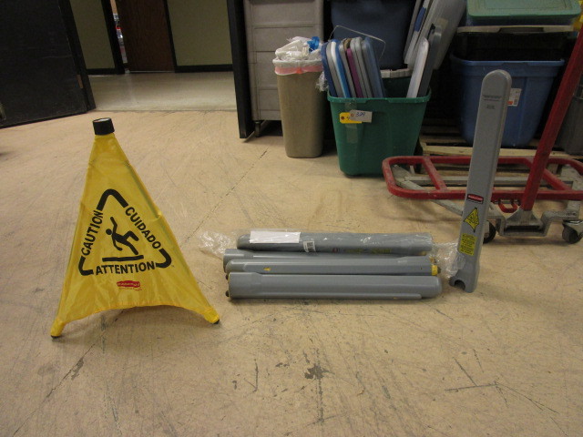 lot 120 image: RUBBERMAID SPRING LOADED CAUTION SIGNS