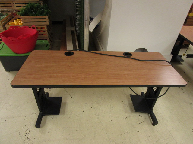 lot 137 image: ROLLING WORKSTATION WITH POWER