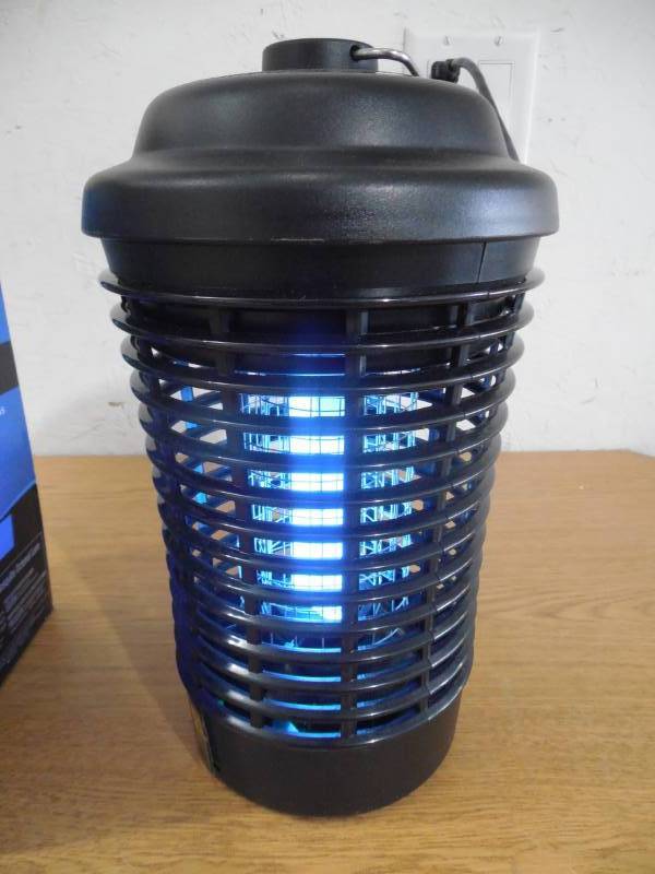 lot 30 image: Black Flag 15-Watt Bug Zapper