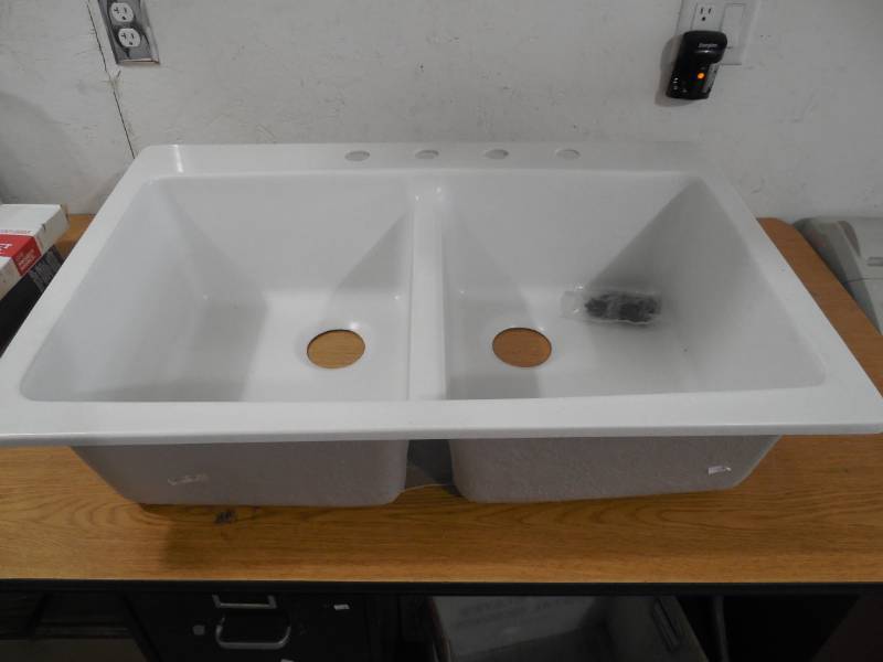 lot 39 image: DOUBLE BOWL SINK
