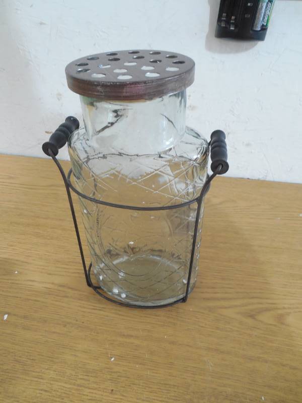 lot 50 image: 3R Studios Glass and Metal Decorative Vase
