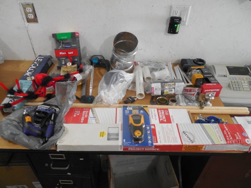 lot 61 image: ASSORTED HANDYMAN LOT