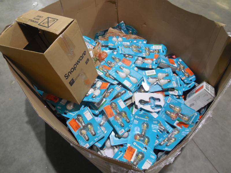 PALLET LOT OF LED LIGHT BULBS